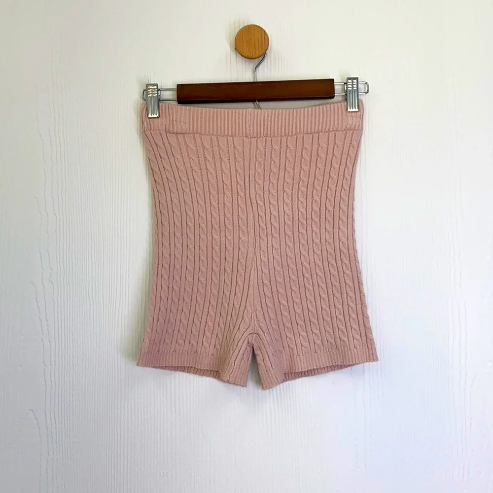 Chelsea & Violet - NWT Creme Soft Pink Knit Shorts Size Small